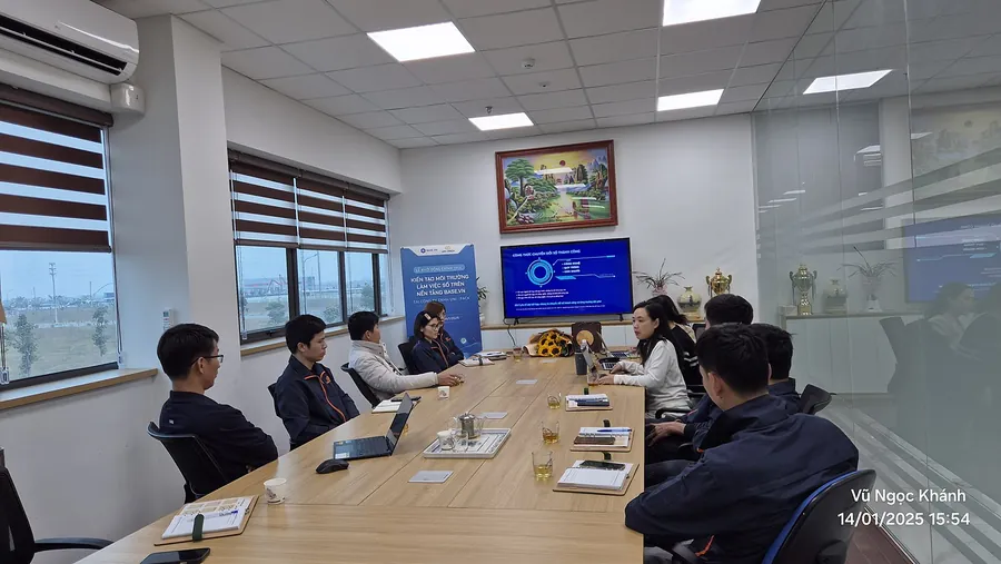 Họp và phối hợp công việc giữa các bộ phận
